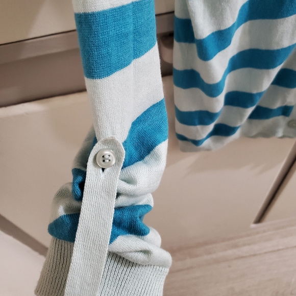 Lightweight Long-Sleeve Cardigan - Picture 5 of 6